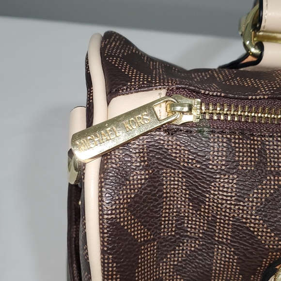 Michael Kors Signature Bowling Pocketbook - Picture 3 of 10